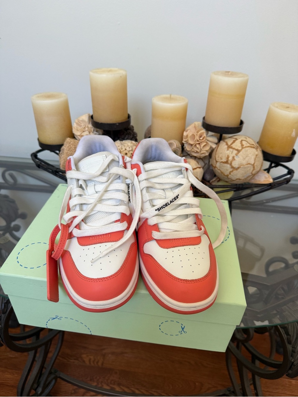 Off-White Men White and Red Low-Top Sneakers